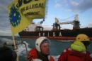 Activistas de Greenpeace bloquean en Francia un cargamento de madera ilegal amazónica