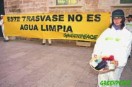 Greenpeace regala a los parlamentarios valencianos