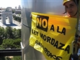 Greenpeace escala el Faro de Moncloa en contra de la Ley de Seguridad Ciudadana