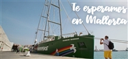 El Rainbow Warrior ya est&#225; en Palma de Mallorca pidiendo menos pl&#225;sticos y m&#225;s Mediterr&#225;neo