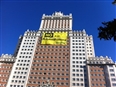 ACCI&#211;N/ 315 m2 de pancarta en el Edificio Espa&#241;a con el lema NO a la #LeyAntiProtesta
